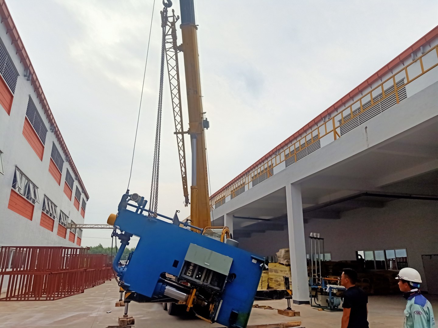 Công ty Đông Dương  vận chuyển máy tại KCN Quang Minh về KCN Đông Thọ